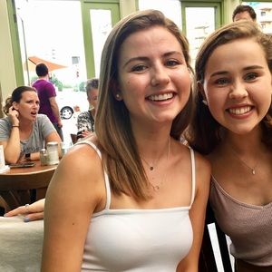 Meet your Posher, Lara